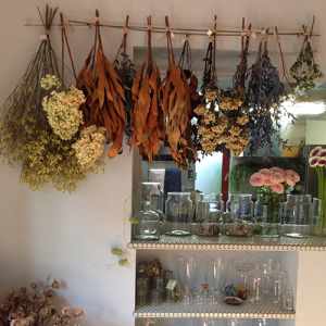 名古屋市東区の花屋「hanafutaba」空間デザイン05